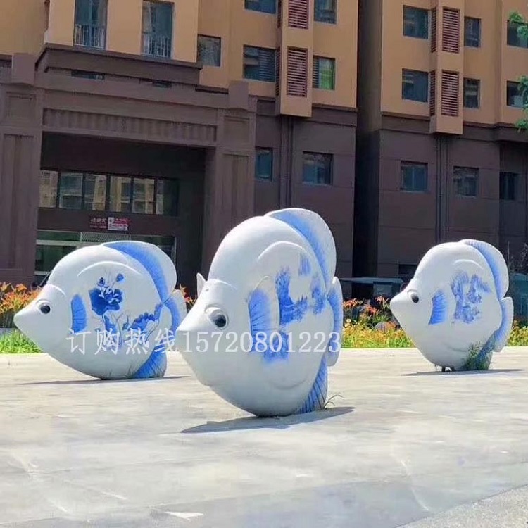 ���P��~����